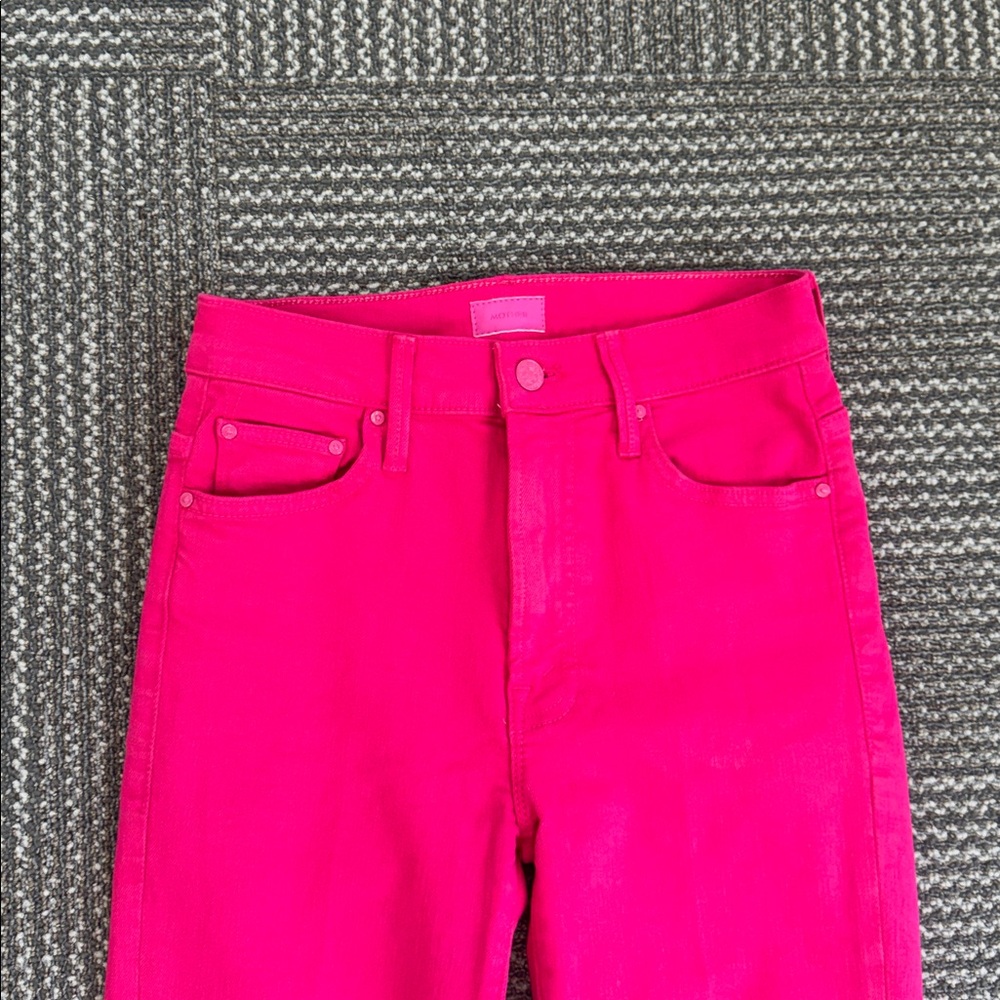 Mother The Insider Crop Step Fray in Play Date Raspberry Sorbet, size 26 - Picture 8 of 10